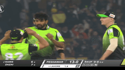 देखें वीडियो: पाकिस्तान सुपर लीग में हारिस राऊफ ने साथी खिलाड़ी कामरान गुलाम को जड़ दिया थप्पड़