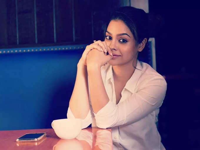 Sumona Chakravarti