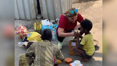 राखी सावंत सड़क पर बच्चों को खिला रही थीं खाना, भीड़ को देखकर बोलीं- गरीब का क्या तमाशा देख रहे हो