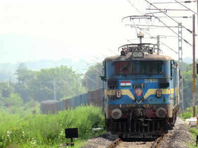 Indian Railways: రైల్వేలో 756 ఉద్యోగాలు.. 10వ తరగతి పాసై.. ఈ అర్హతలుంటే చాలు