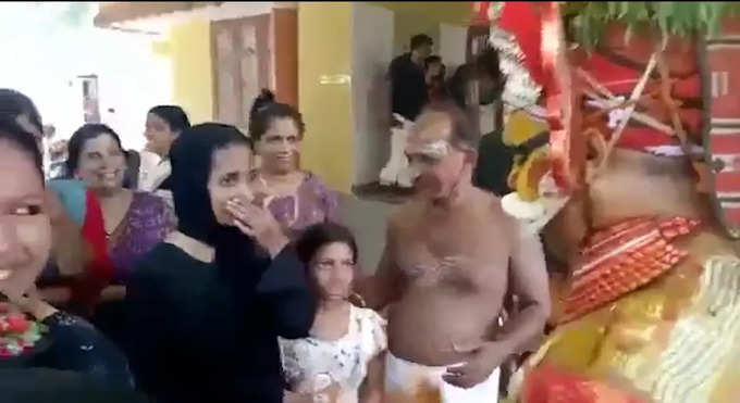 ​തനിക്ക് ഭക്തർ മാത്രമേയുള്ളൂ...