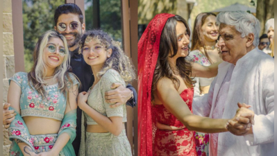 લગ્નમાં Farhan Akhtarની બંને દીકરીઓ રહી હાજર, સસરા સાથે Shibani Dandekarએ કર્યો ડાન્સ