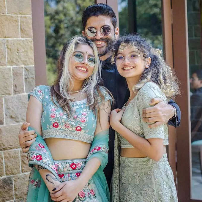 farhan akhtar with daughters