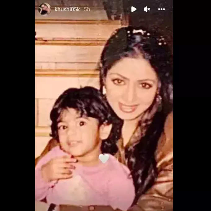 Khushi Kapoor with mom Sridevi