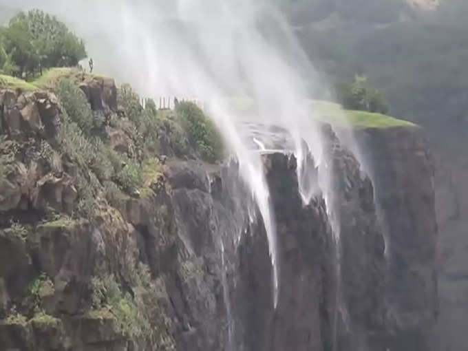 रिवर्स वाटरफॉल, लोनावाला - Reverse Waterfall, Lonavala