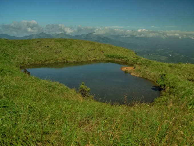 दिल के आकार की झील, केरल - Heart Shaped Lake, Kerala