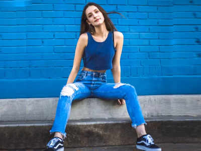High Rise Jeans : हाई वेस्ट वाली फैशनेबल Jeans को पहनकर दिखें बोल्ड, पाएं कई आकर्षक पैटर्न
