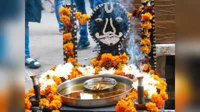 Shani Dev Puja Tips: অভিশপ্ত শনি! তাই ঘরে রাখা হয় না তাঁর মূর্তি