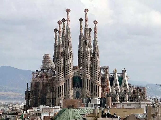 ला सगारदा फ़मिलिया - La Sagrada Familia
