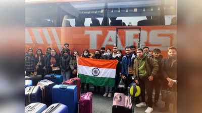 यूक्रेन से भारतीयों को लेकर मुंबई लौटी पहली फ्लाइट, दो और संडे को दिल्‍ली पहुंचेंगी