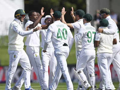 साउथ अफ्रीका ने न्यूजीलैंड को बैकफुट पर धकेला, मैच के आखिरी दिन मैच ड्रॉ करवाना चाहेगा न्यूजीलैंड