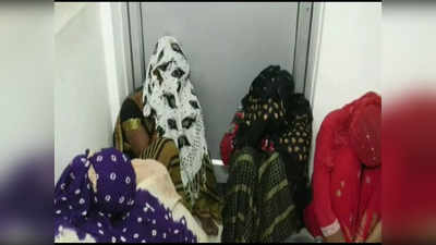 Indore News: सड़क किनारे ढाबे में चल रहा था देह व्यापार का धंधा, संदिग्ध हालात में पकड़े गए सात लड़कियां और आठ लड़के