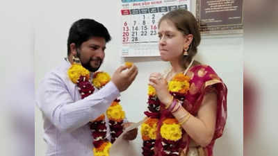 रशियन कुड़ी ने इंदौर के छोरे से रचाई शादी, पति के बाद जीत रही सास का दिल, बहू के हाथों की रोटी आ रही पसंद