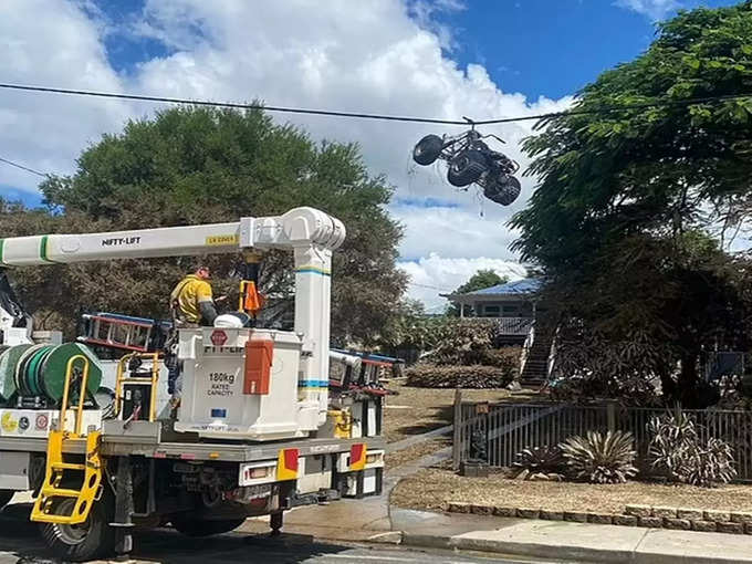 Quad bike hanging from the powerlines in Gympie news in hindi