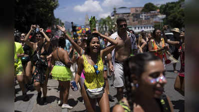Brazil Carnival : यूक्रेन युद्ध से टेंशन में दुनिया, ब्राजील मना रहा कार्निवल, सड़कों पर जमकर पार्टी कर रहे लोग