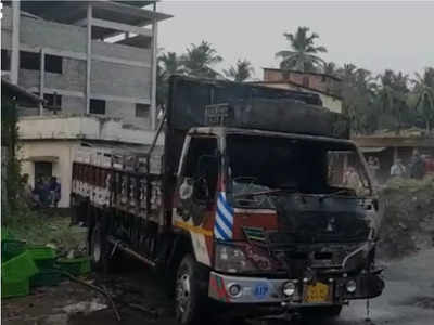 മഞ്ചേരി മേലാക്കത്ത് നിർത്തിയിട്ട ലോറി കത്തി നശിച്ചു, വീഡിയോ