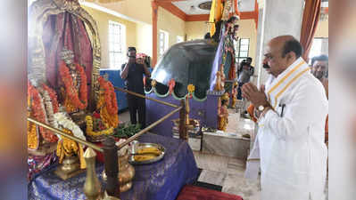 Karnataka Budget 2022 : ಬಸವರಾಜ ಬೊಮ್ಮಾಯಿ ಟೆಂಪಲ್ ರನ್, ಸಿಎಂಗೆ ಬಜೆಟ್ ಪ್ರತಿ ಹಸ್ತಾಂತರ!