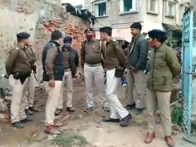 धमाके के बाद पुलिस टीम के साथ पहुंचे DM-DIG