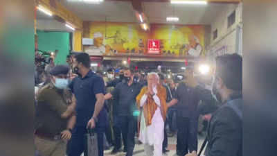 Modi in Varanasi: वाराणसी में मोदी का रोड शो... चाय की चुस्की और आधी रात को पहुंचे कैंट रेलवे स्टेशन