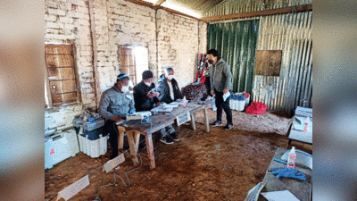 Manipur election voting : मणिपुर में हिंसा, वोटर्स को ले जा रही बस पर हमला तो कहीं फेके गए बम, दो की मौत