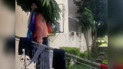 Gwalior News : लड़कियों के दुपट्टे उतरवाए, परीक्षा केंद्र के बाहर पेड़ पर टंगवाए... देखकर भड़के परिजन