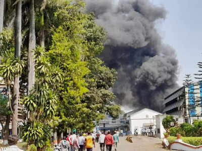खोपोलीत केमिकल कंपनीला भीषण आग;  ४-५ किलोमीटरवर धुराचे लोट