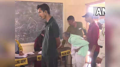 Assam Municipal Polls: असम नगर निकाय चुनाव के लिए वोटिंग जारी, बीजेपी के 825 तो कांग्रेस के 706 उम्मीदवार मैदान पर