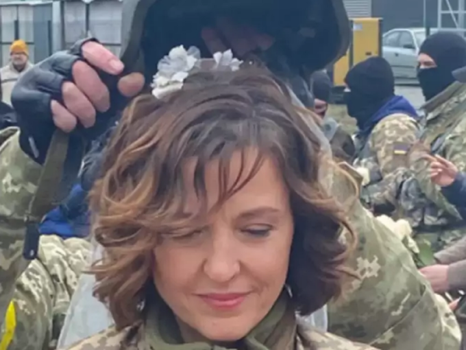 ukrainian couple marriage in military uniform kiyv