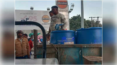 Bulandshahr News: पेट्रोल-डीजल के दाम बढ़ने की खबर से पंपों पर उमड़े किसान, ड्रम भर ले जा रहे तेल