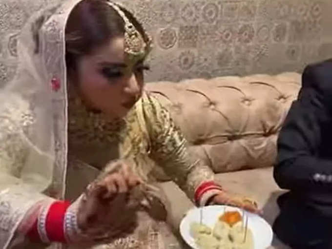 bride enjoying momos before shadi