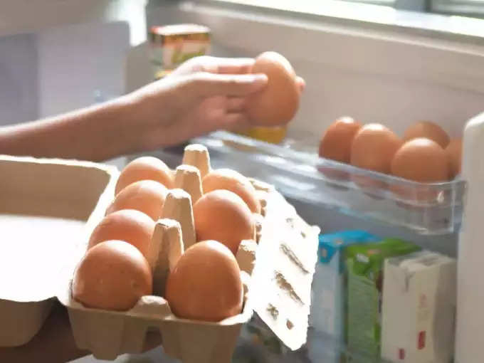 अंडी फ्रीजमध्ये ठेवावीत की नाही?