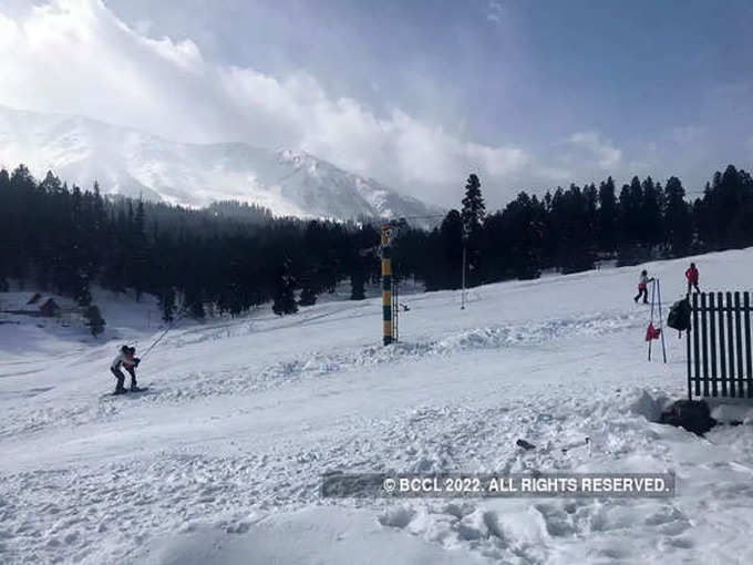 जम्मू कश्मीर का गुलमर्ग - Gulmarg, Jammu Kashmir in Hindi