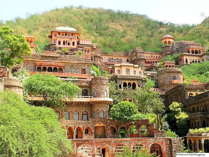 नीमराना किला - Neemrana Fort Palace