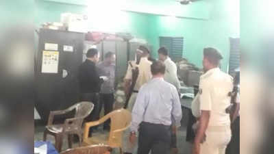 Bihar News : बगहा में विजिलेंस टीम की बड़ी कार्रवाई, लिपिक को 25 हजार की रिश्वत लेते गिरफ्तार किया