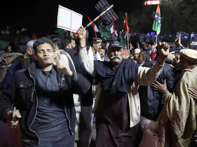 Pakistan Political Crisis: इमरान खान सरकार के खिलाफ विपक्ष का ऐलान-ए-जंग, सांसद की गिरफ्तारी पर पाकिस्तान में बवाल