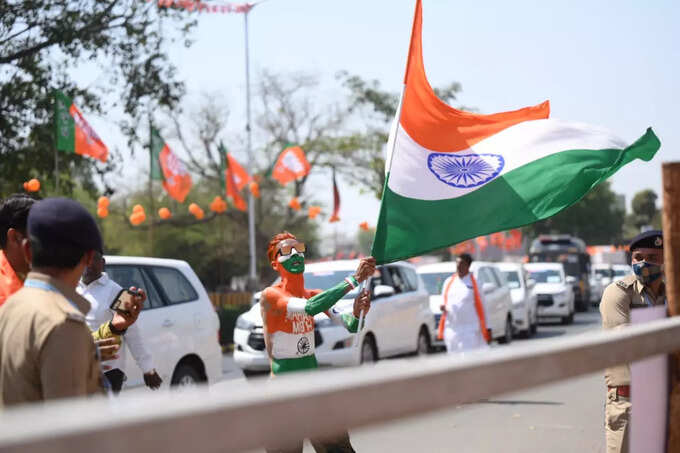 ભાટ ગામ સુધી પહોંચ્યો પીએમ મોદીનો કાફલો