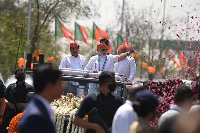 વૈદિક મંત્રોચ્ચાર અને ઢોલ-નગારા સાથે પીએમ મોદીનું કમલમ પહોંચતા થયું ભવ્ય સ્વાગત