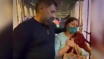 Video: द कश्मीर फाइल्स देखकर फूटकर रोईं यह महिला, विवेक अग्निहोत्री के पैर छू कर बिलख पड़ीं
