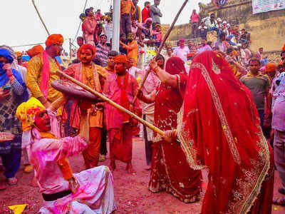 Lathmar Holi 2022 : बरसाना आणि नंदगावची लठमार होळी, जाणून घ्या वैैशिष्ट्य आणि खास मान्यता