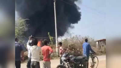 Rewa News : सीवर लाइन डालने वाली केके स्‍पन कंपनी की गोडाउन में लगी भीषण आग, करोड़ों के पाइप जलकर खाक
