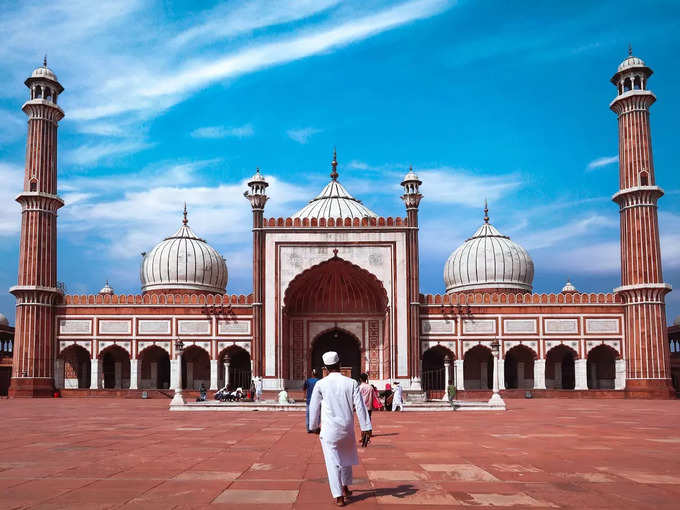 मस्जिद का आंगन है देखने लायक - Delhi Jama Masjid Courtyard in Hindi