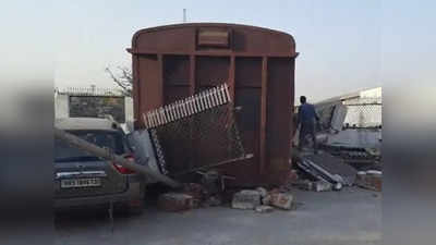 Faridabad News: फरीदाबाद स्टेशन पर दीवार तोड़कर सर्कुलेटिंग एरिया में घुसी मालगाड़ी, बड़ा हादसा टला