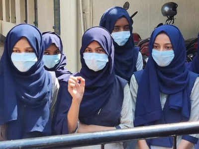 Karnataka Hijab Row: हायकोर्टाने शैक्षणिक संस्थांमध्ये हिजाबबंदी योग्य का ठरवली? वाचा सविस्तर कारणे... 