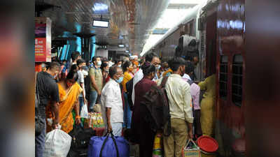 Holi News: होली और उसके बाद वीकेंड, रेलवे स्टेशनों और बस अड्डों पर दो-तीन दिनों तक रहेगी भीड़