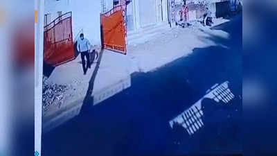 Chhatarpur News: बीजेपी नेत्री के बेटे पर सरेआम हत्या का आरोप, युवक को दौड़ाया और चाकू से गोद दिया