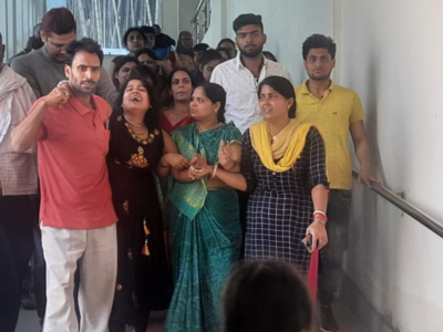 Patna News: अस्पताल प्रबंधन की लापरवाही से गई अंशु की जान, पत्नी ने लगाया आरोप एनएसएमसीएच बिहटा पर आरोप