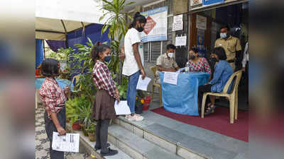 12+ Vaccination Delhi: वैक्सीन सेंटरों पर कहीं पहुंचे ही नहीं बच्चे, कहीं घंटों इंतजार के बाद भी नहीं लगे टीके