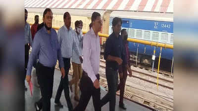Lucknow News: पूर्वोत्तर रेलवे के PCCM संजय मिश्र ने लखनऊ के स्टेशनों का लिया जायजा, कमर्शल गतिविधियों की समीक्षा, यात्रियों से फीडबैक