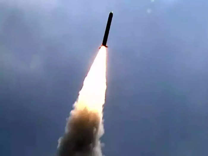 indian missile lands in pakistan