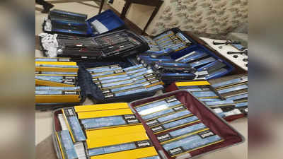 राइफल के ऊपर सेट किए जाने वाले प्रतिबंधित 250 टेलीस्कोप के साथ दो भारतीय गिरफ्तार, जांच अधिकारियों की पूछताछ जारी